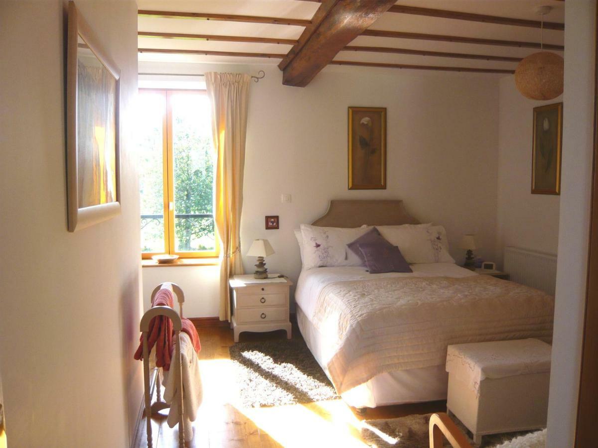 Le Rocher B&B Yvrandes Екстер'єр фото