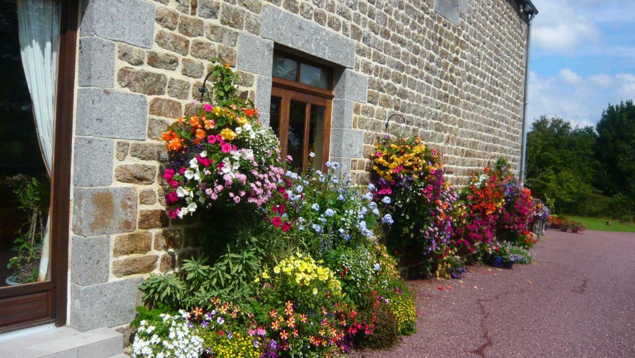 Le Rocher B&B Yvrandes Екстер'єр фото